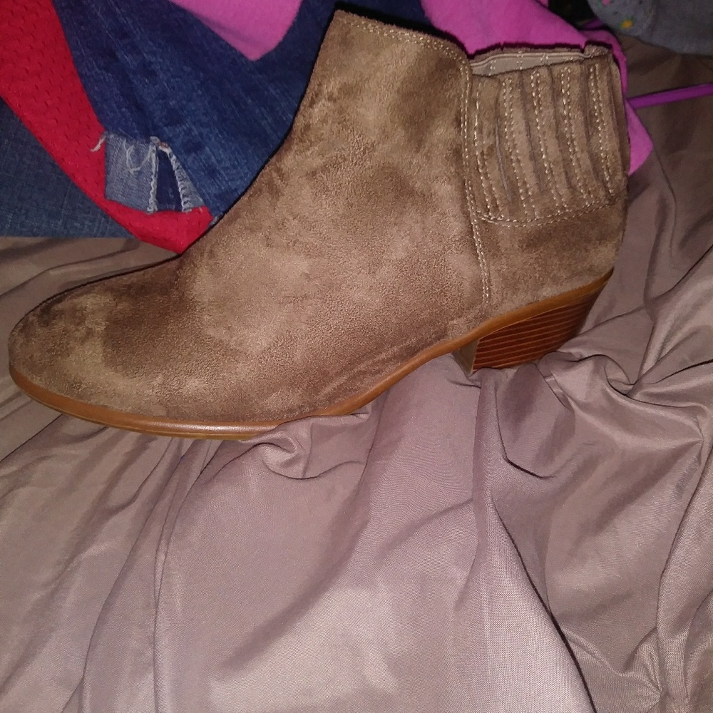 Woman's suede boots